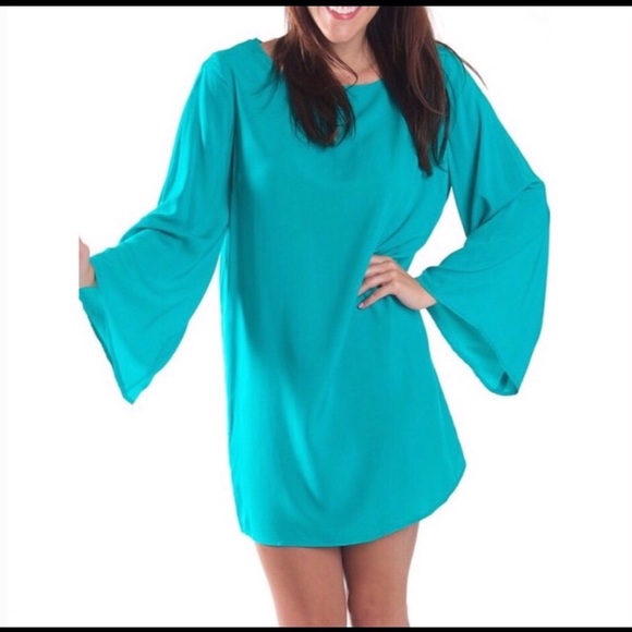 Boutique Dresses & Skirts - CL🛑HP🎉Turquoise Shift Dress w/Bell Sleeve Sm